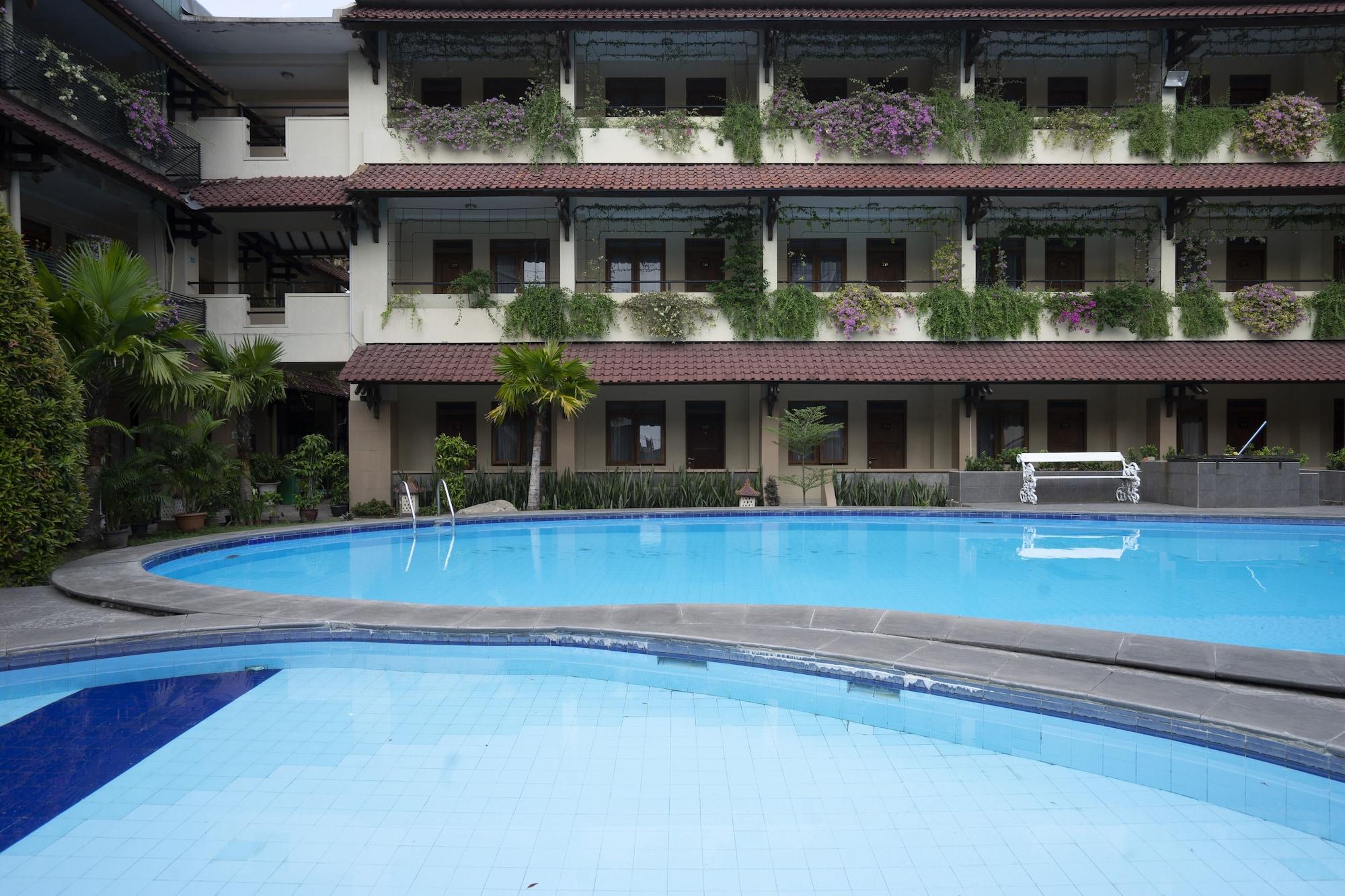 Cakra Kembang Hotel Kejayan Exterior foto