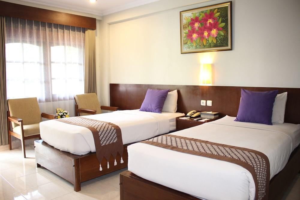 Cakra Kembang Hotel Kejayan Exterior foto