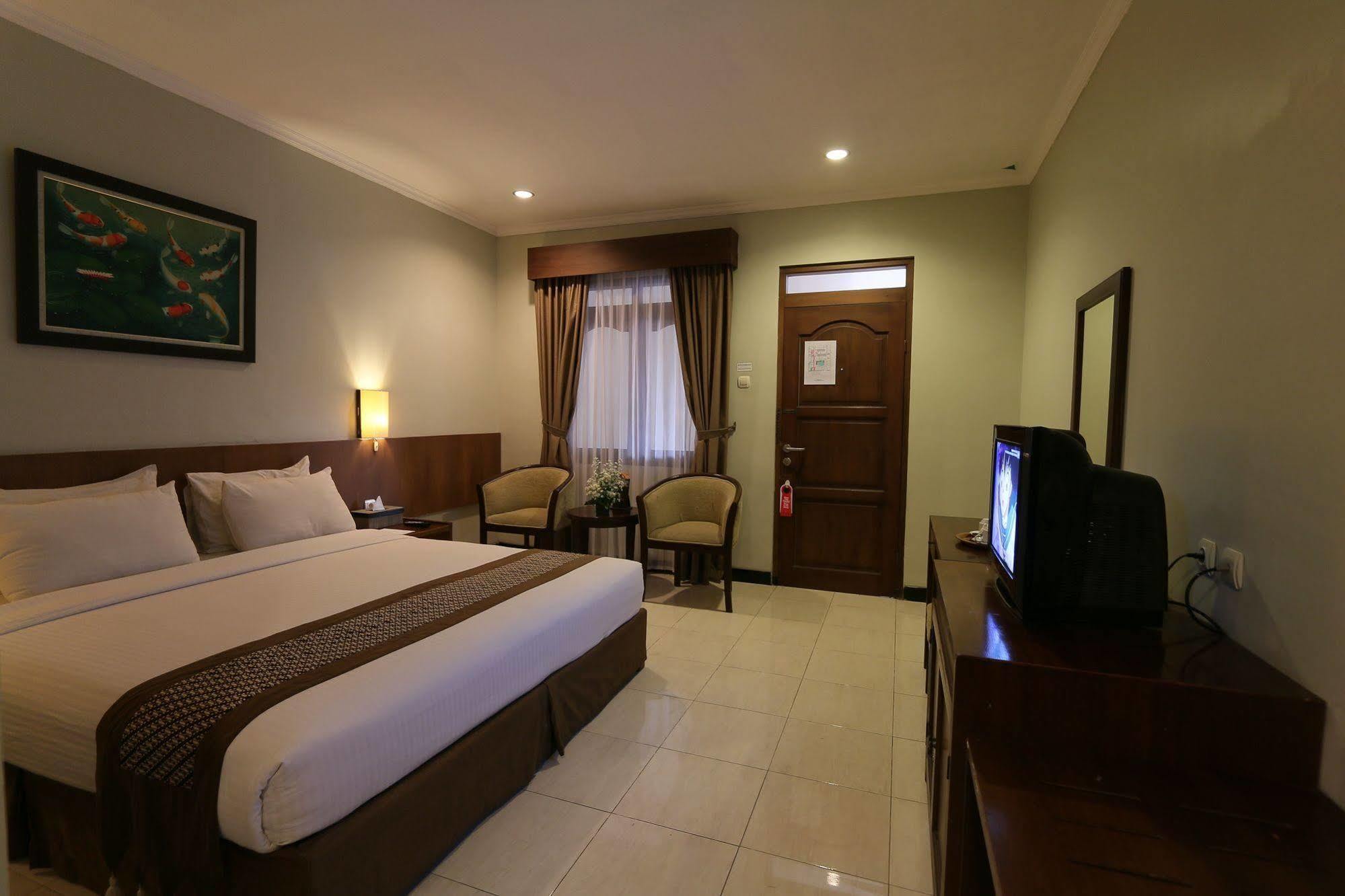 Cakra Kembang Hotel Kejayan Exterior foto