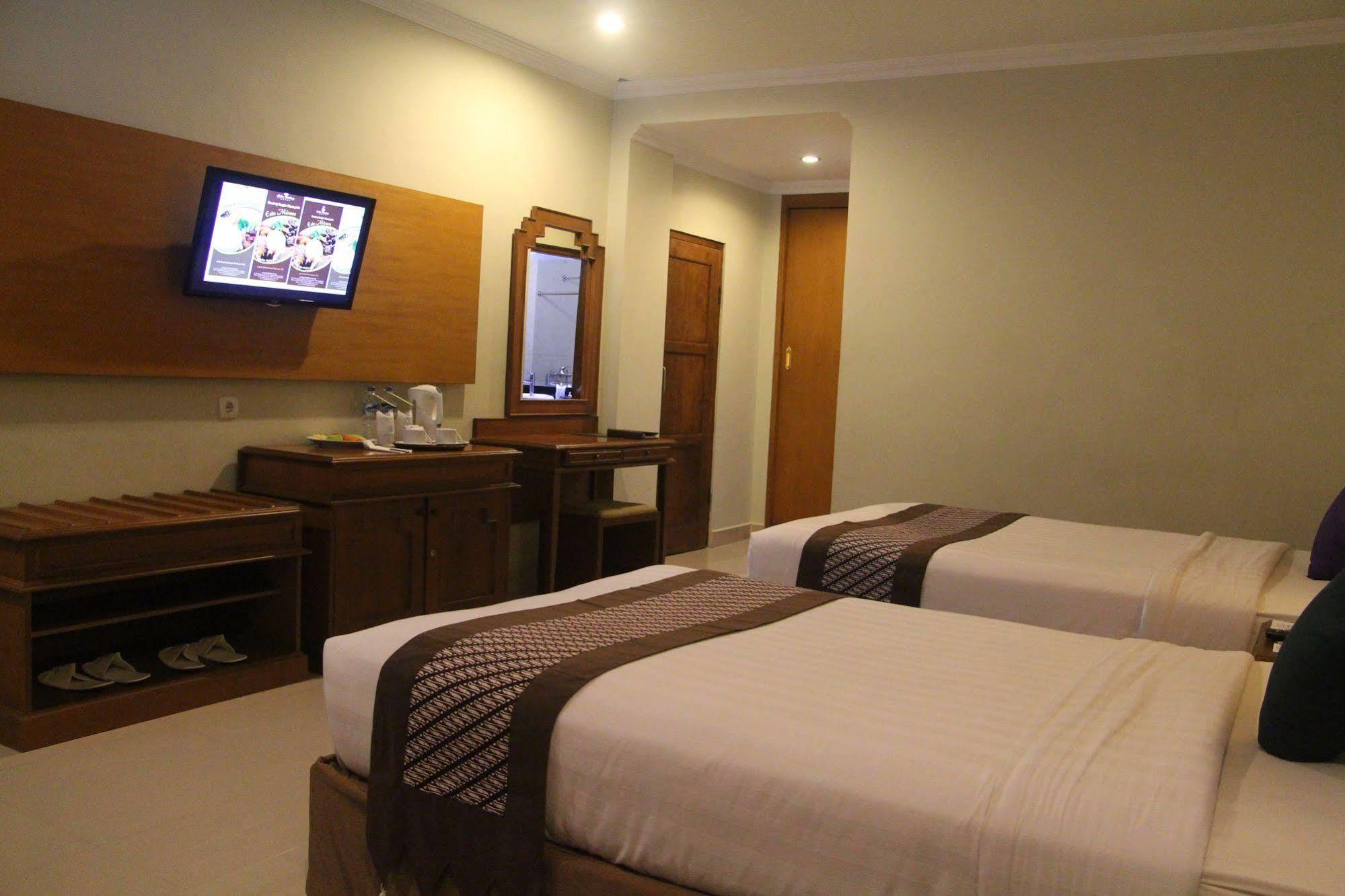 Cakra Kembang Hotel Kejayan Exterior foto